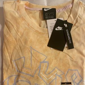 Nike NYC T-Shirt Coral White and Tye Dye details of the New York City Boroughs.